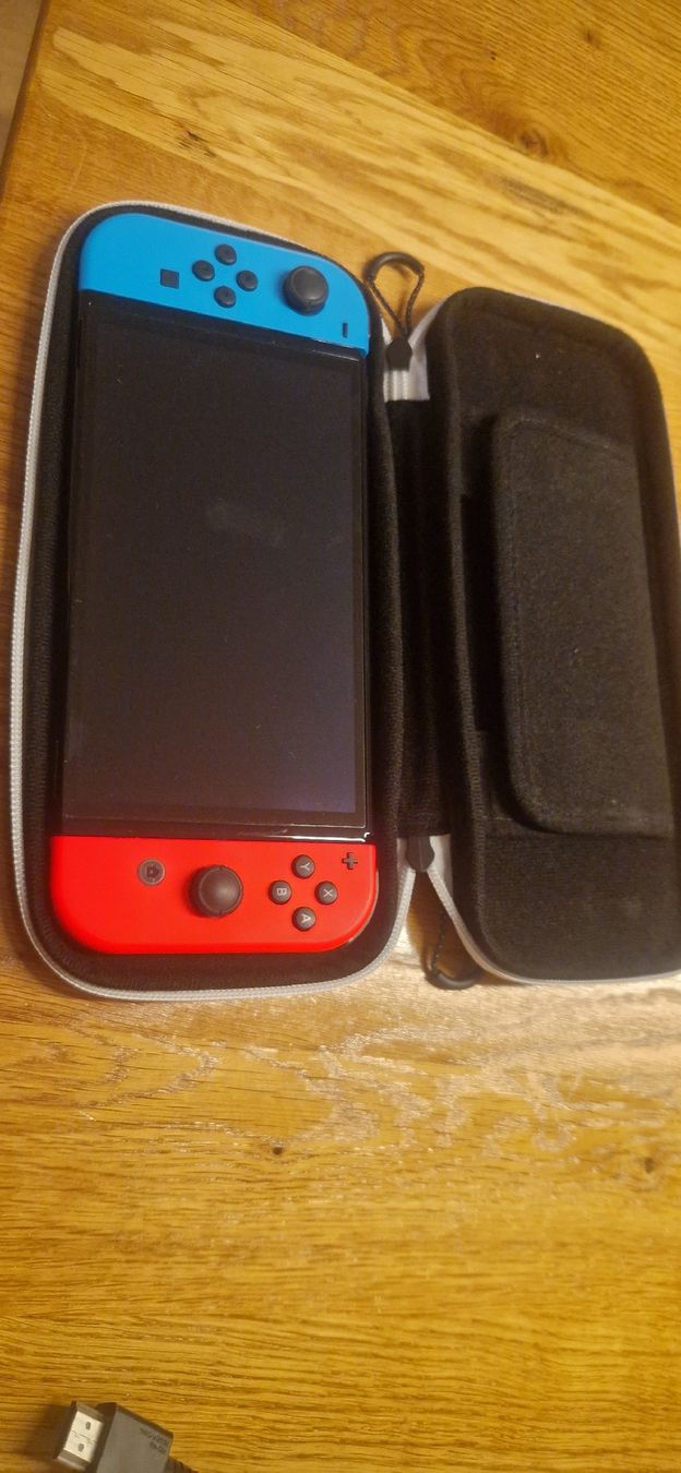 Nintendo Konsolen: Nintendo Switch OLED - Konsole Set mit Dock, Kabeln & Etui – Gebraucht aus Duggingen von eni_k8x6 6