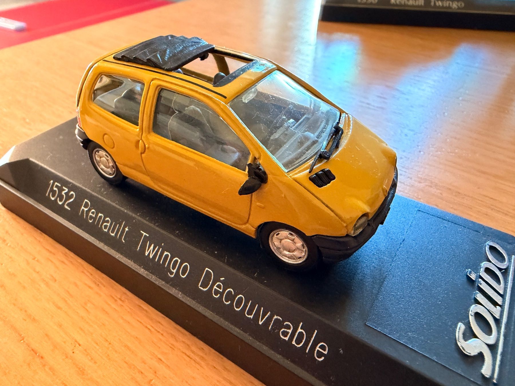 Renault Modellini d'auto: Miniature Renault Twingo vert et jaune – Usato da Lausanne venduto da davzic 1