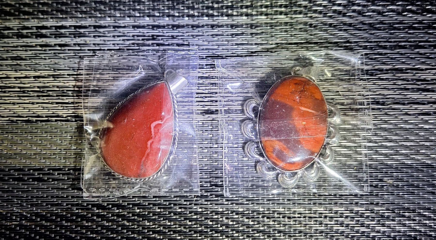 Ciondoli: a vendre pendentif  – Nuovo e nell'imballaggio originale da Estavayer-le-Lac venduto da dor_q6y8
