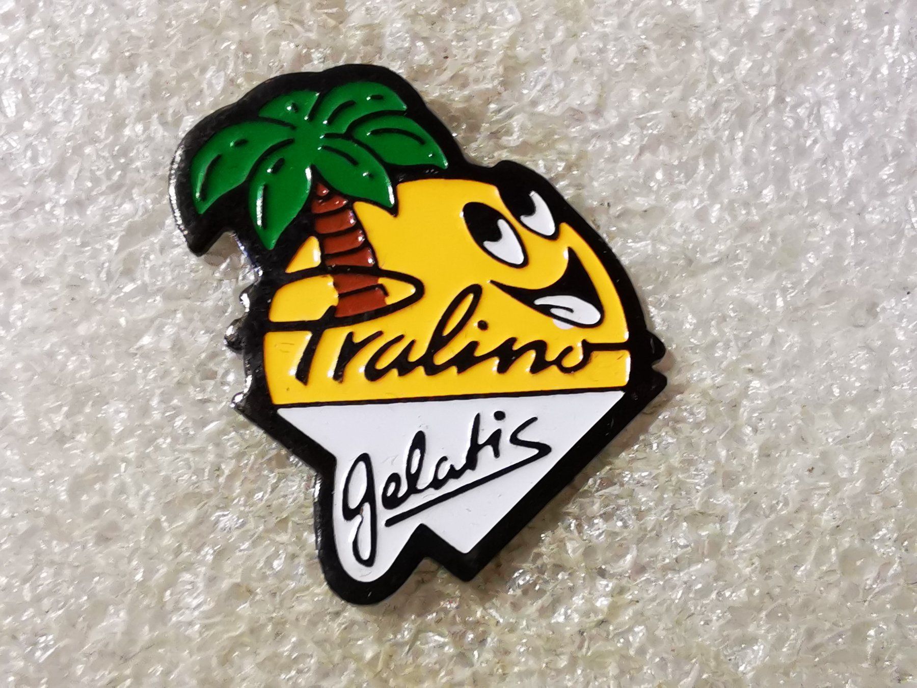 Placchette & Badge: Ansteckpin 194: Pralino – Usato da Oppligen venduto da Pin-Fall-Shop