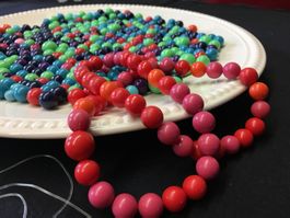 Kunststoff Perlen / Beads, ca. 435 gr.