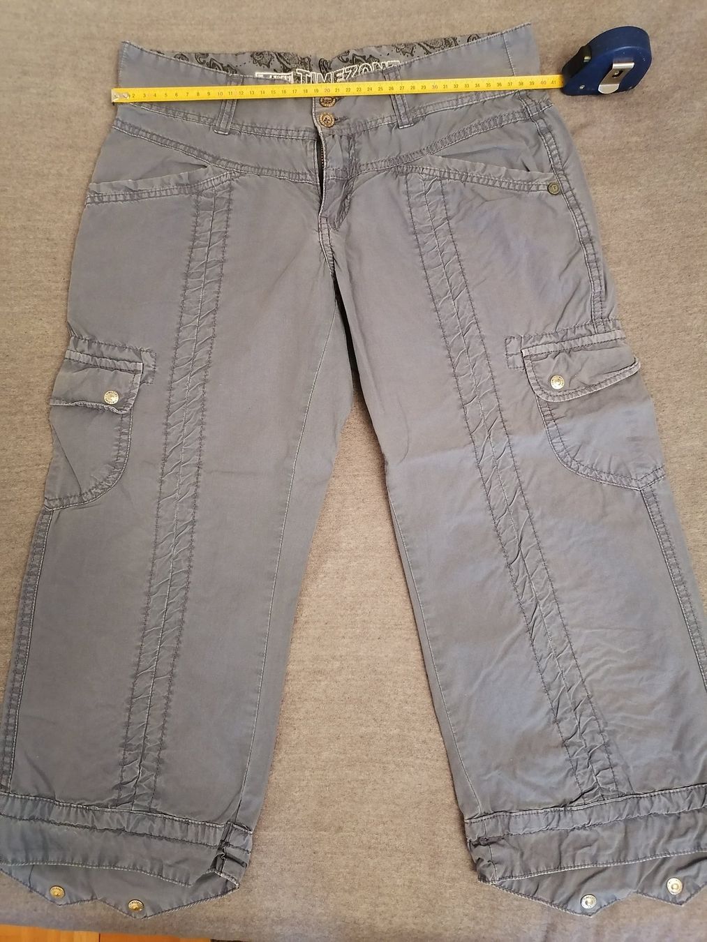 Hosen: Pantalon court TIME ZONE, taille 28 – Gebraucht aus Genève von lnicoGE