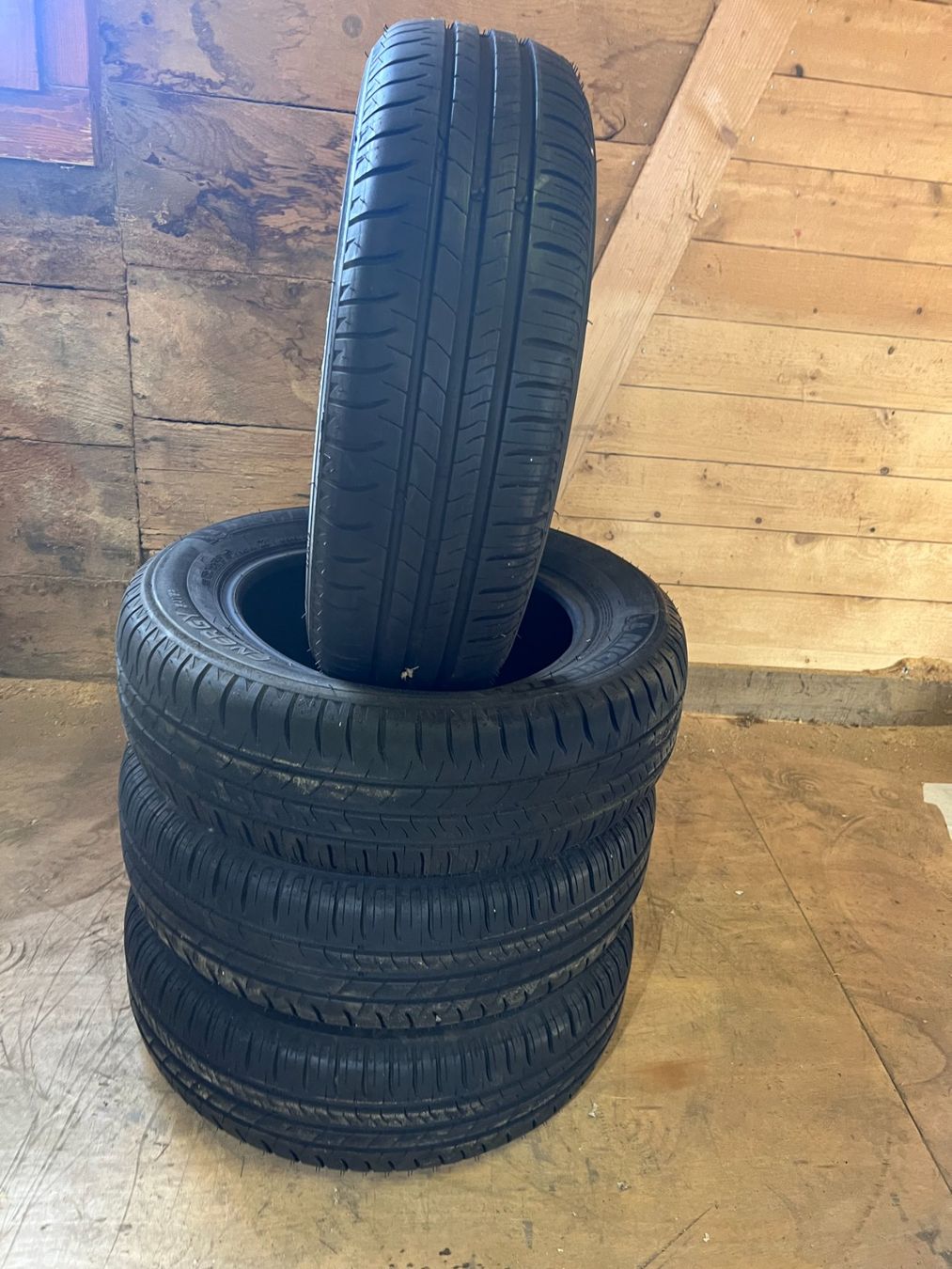 Altro in Scrittura & Disegno: 4 Pneus été Michelin 185/65 R15 – Usato da Romont FR venduto da Thoma_bdn
