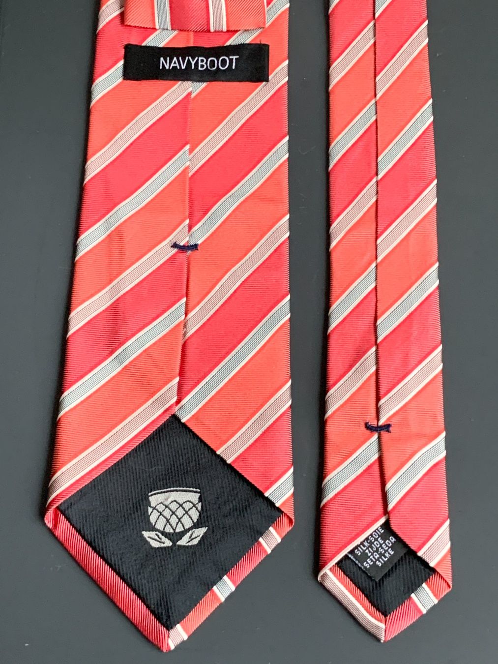 Navyboot Cravates: Seidenkrawatte von NAVYBOOT, Rot/Orange gestreift – D'occasion à Kloten par Nephty 2