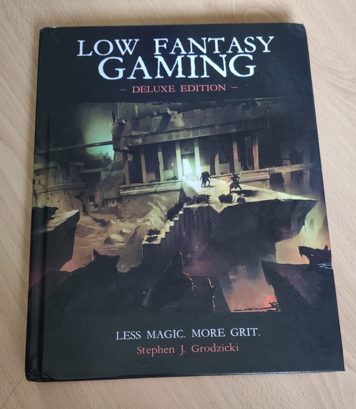 Giochi: Low Fantasy Gaming Deluxe Edition RPG – Usato da Giffers venduto da goldenspiral