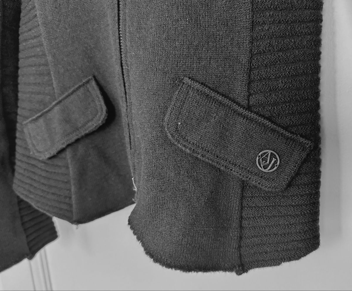 Armani Vestes: Strickjacke Armani Anthrazit – D'occasion à Basel par Ubud1 4