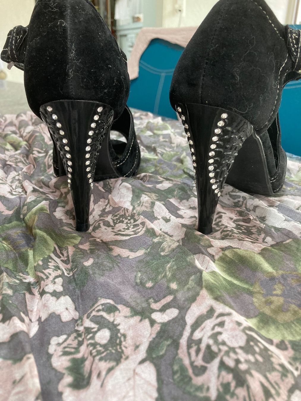 Damenschuhe: Strassbesetzter Neuwertiger Highheel Pumps – Gebraucht aus Dietikon von ebegab 1
