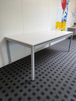 Schreibtisch