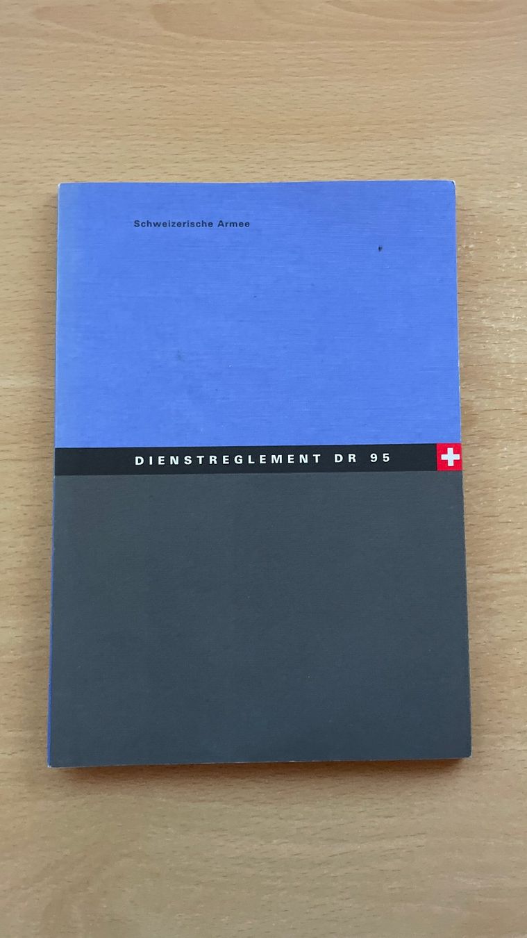 Libri: Schweizer Armee Militär Dienstreglement DR 95 – Usato da Glattfelden venduto da cybermaxx