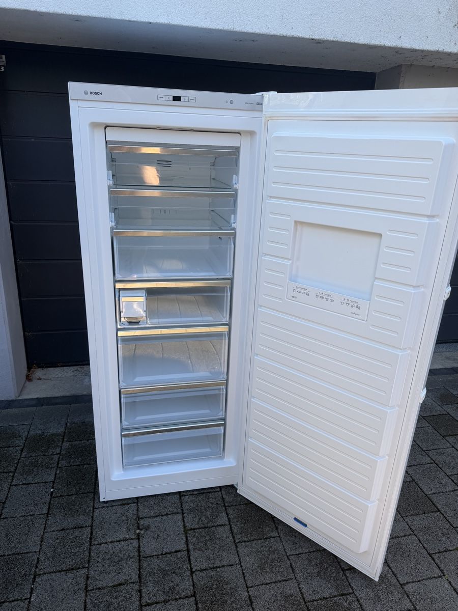 Bosch Congelatori: Bosch Tiekfühler A+++ Gefrierschrank – Usato da Arlesheim venduto da VD.HG 3
