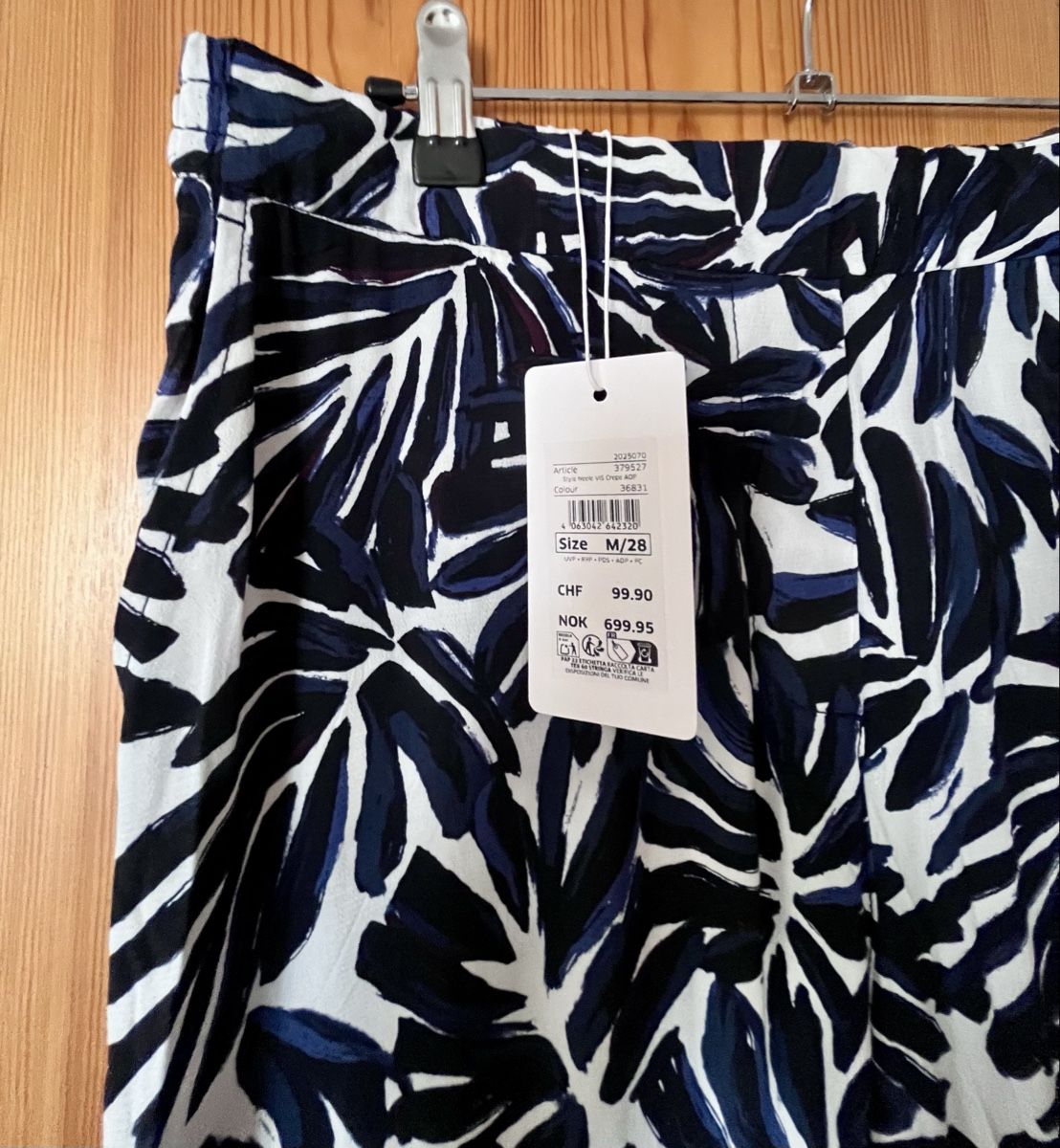 Cecil Pantaloni: Neu mit Etikett! Hose Cecil loose Fit M/28 – Nuovo e nell'imballaggio originale da Saas-Fee venduto da Marienelly19 1