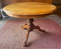 Runder Holztisch Nussbaum Stil Louis-Philippe