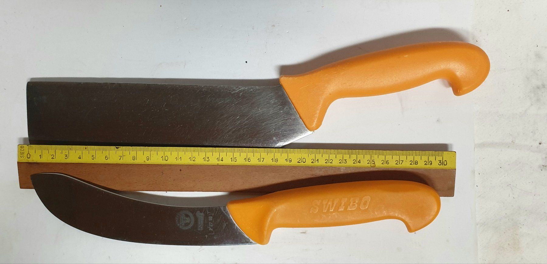 Wenger Coltelli da cucina: 2 Wenger Küchenmesser Knochenmesser Couteau de cuisine – Usato da Tüscherz-Alfermée venduto da Newpad 1