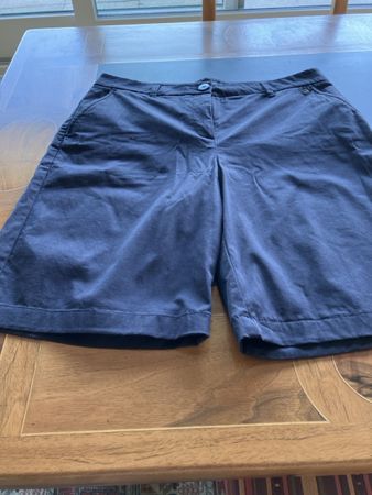 MARCCAIN Shorts dunkelblau Groesse N4 guter Zustand