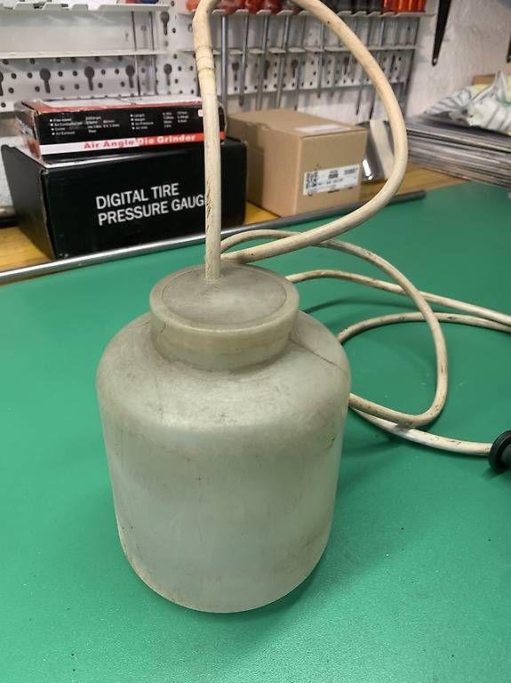 Accessori per altri veicoli: VW Käfer Spritzwasser Behälter+Halter – Usato da Hersberg venduto da Lufti 4