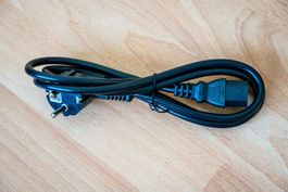 Neu! Kabel Netzkabel Kaltgerätekabel schwarz 1.5 M