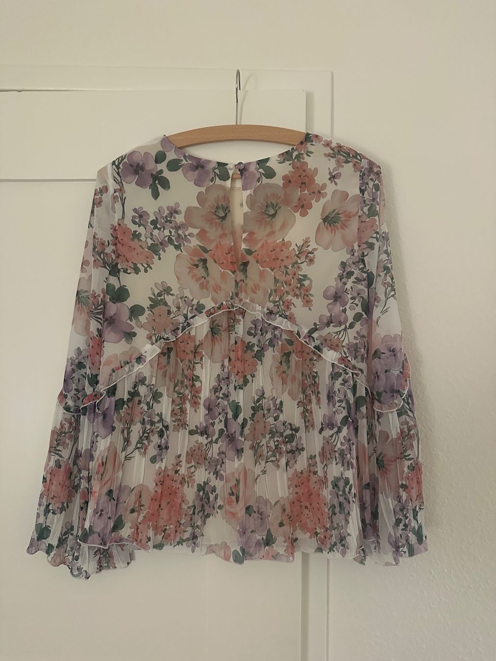 Top: Massimo Dutti Haut – Usato da Basel venduto da kik_ki_05