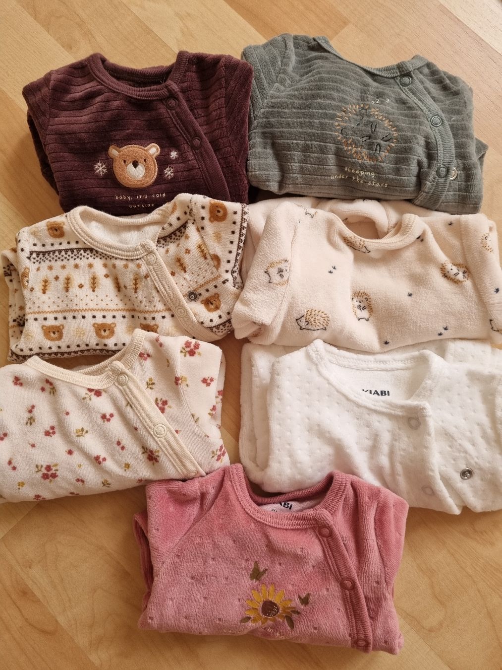 Kleiderpakete & -sets: Einteiler Bodys Samt von Kiabi – Neu (gemäss Beschreibung) aus Gunzgen von Celine22