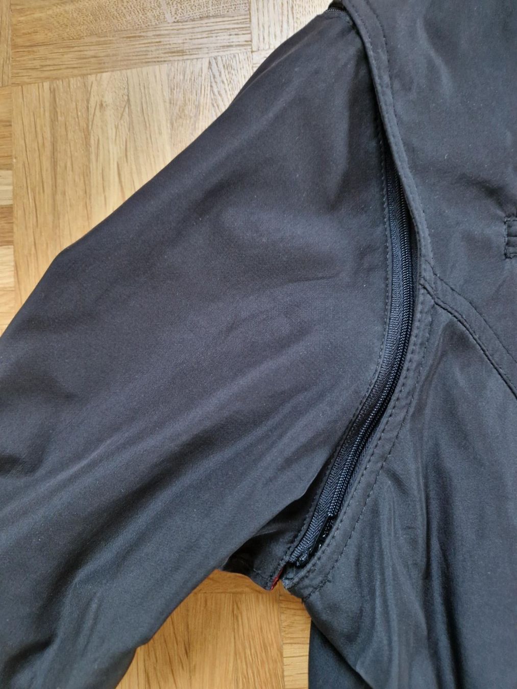 Tchibo Jacken: Wendejacke schwarz und dunkle rot Grösse 40 – Neu (gemäss Beschreibung) aus Zürich von yro_qvz7 2