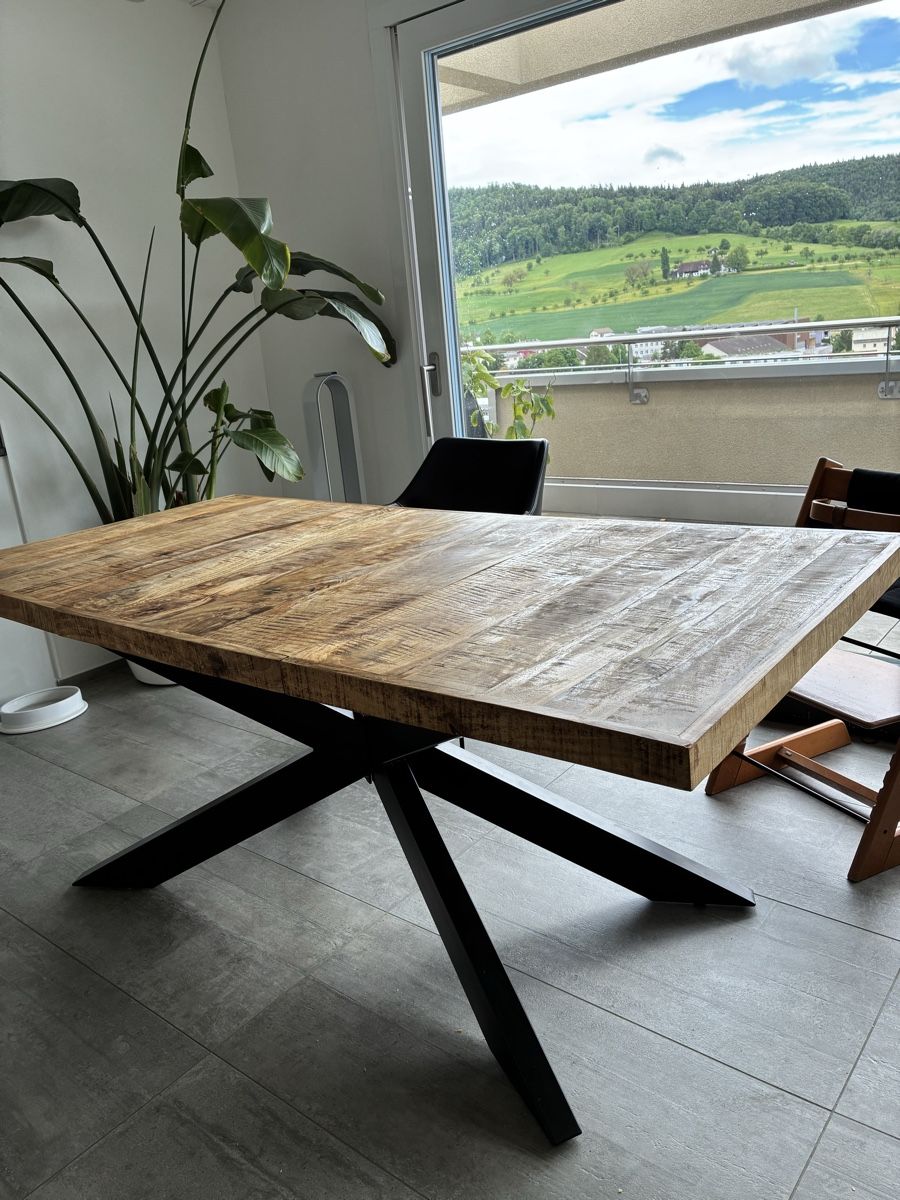 Tavoli: Esstisch, Mangoholz – Usato da Gelterkinden venduto da Kikierenda