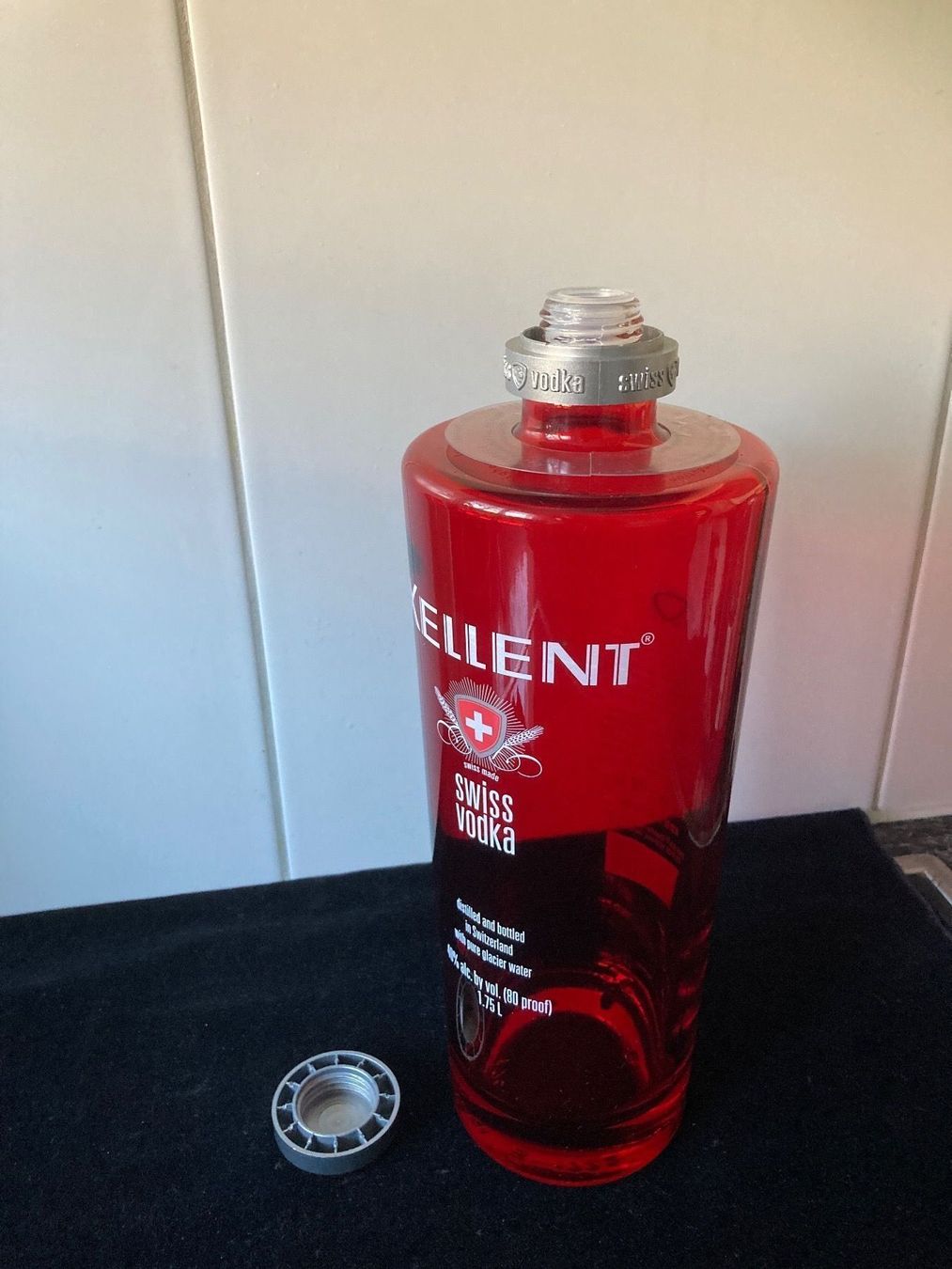 Altro: Leere Schweizer Vodka -Flasche 1, 75 L. – Usato da Zürich venduto da Chaeffeler 2