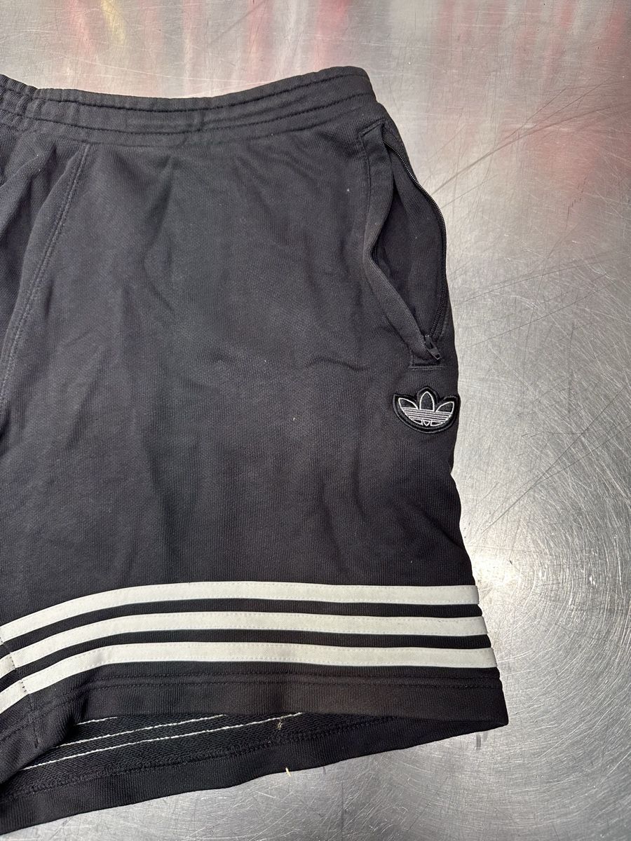 Pantaloni: Adidas Shorts – Usato da Schwende venduto da weesli 1