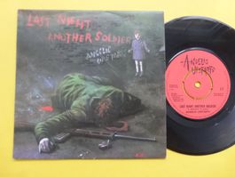 Angelic Upstarts – Last Night Another Soldier