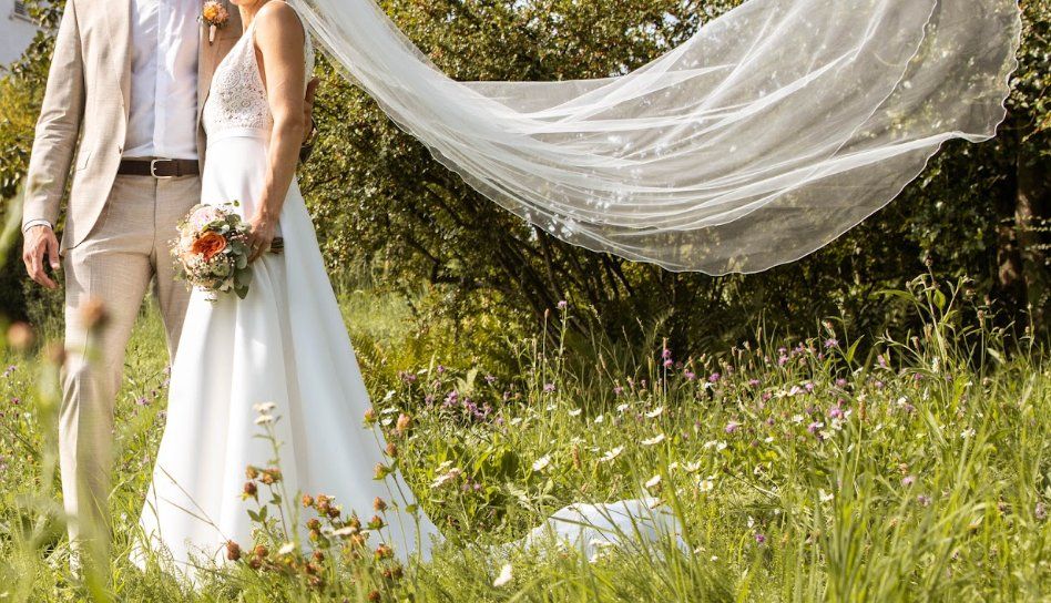 Vestiti: Secondhand Brautkleid Bianco Evento "Dallas", Grösse 36 – Usato da Brunnen venduto da Herzig-Brautmode 1