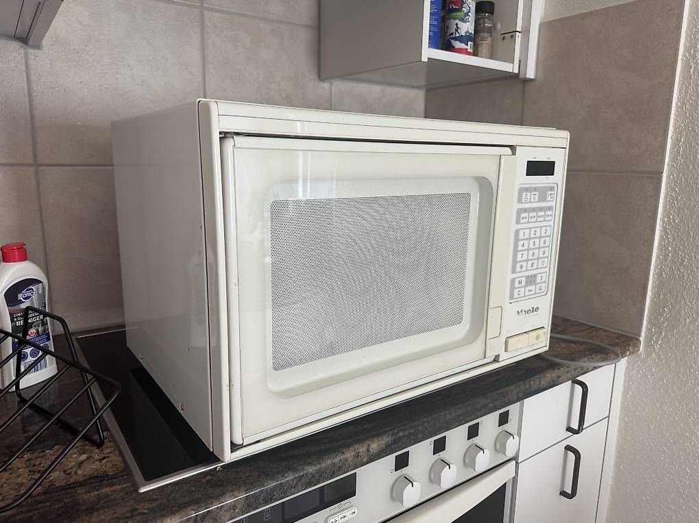 Miele Elettrodomestici da cucina: Miele electronic M 722 Mikrowelle  8032 oder Versand – Usato da Zürich venduto da tuffcookie 1