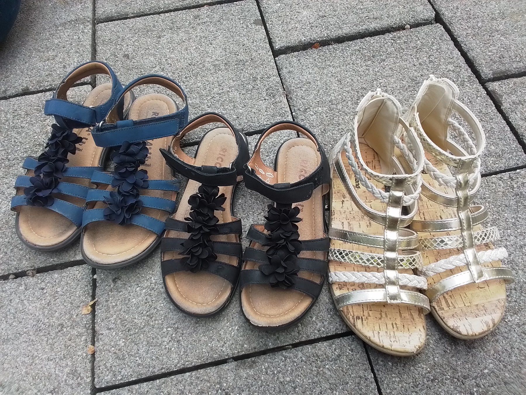 Schuhe für Mädchen: 3 Stk. Sandaletten 33/34 – Gebraucht aus Heimberg von sunny1970
