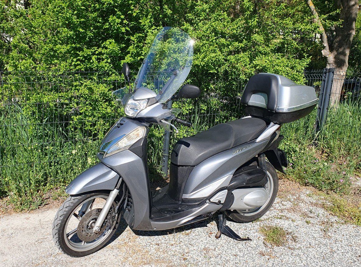 Honda Scooter: Scooter Honda SH300 – Usato da Uvrier venduto da inalbern