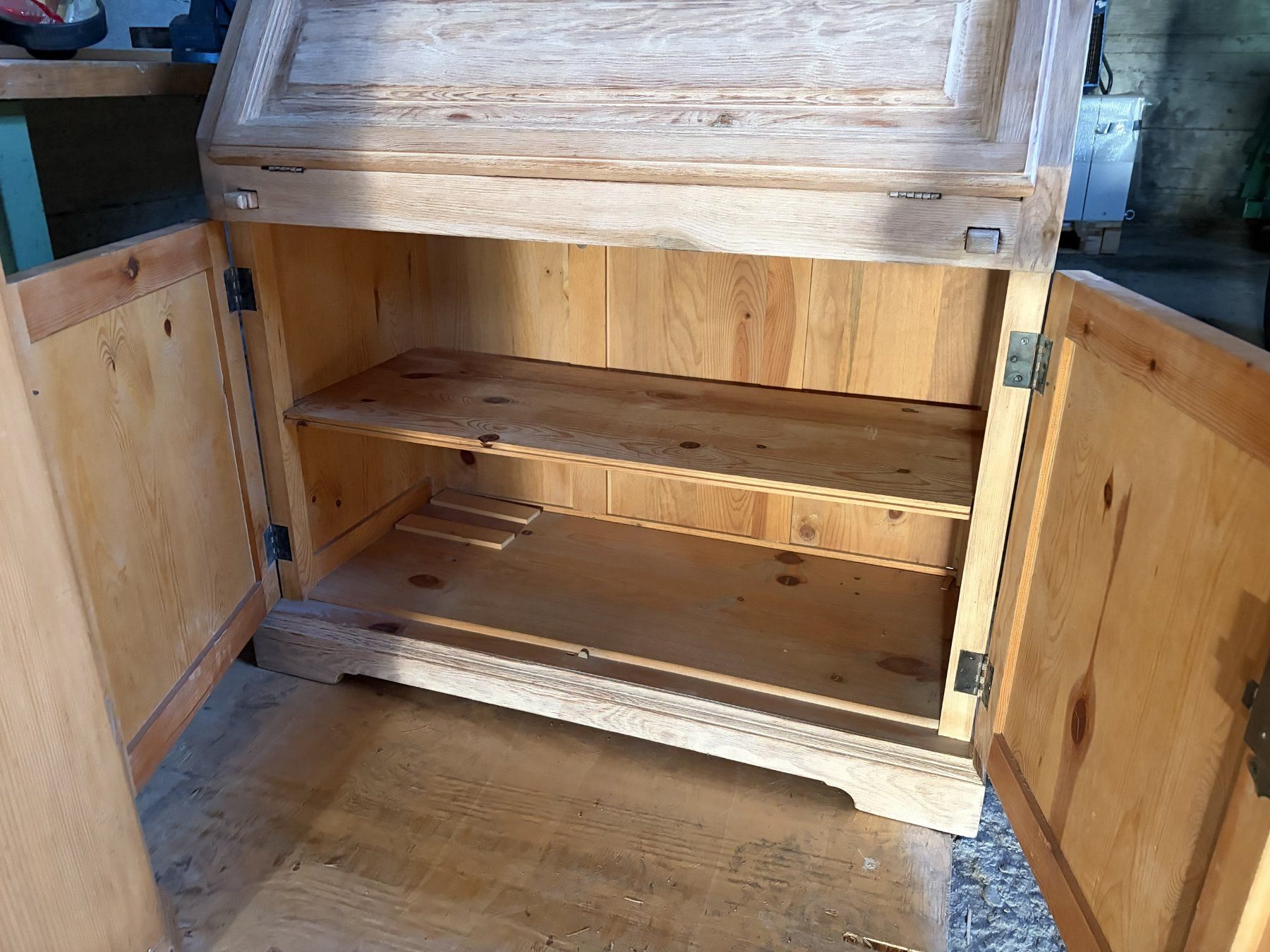 Schreibtische: Sekretär mit Vitrine – Gebraucht aus Rumisberg von ref_5dpv 7