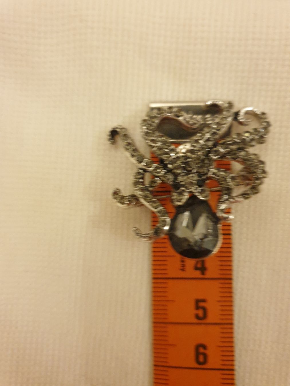 Spille & Fermagli: Broche métallique pieuvre, zircone, comme neuve – Nuovo (secondo la descrizione) da Neuchâtel venduto da Verenas12 4