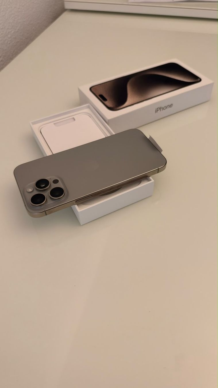 Apple Telefoni cellulari / Smartphones: iPhone 15 Pro Max 256 GB – Usato da Sursee venduto da Kaloo01 1