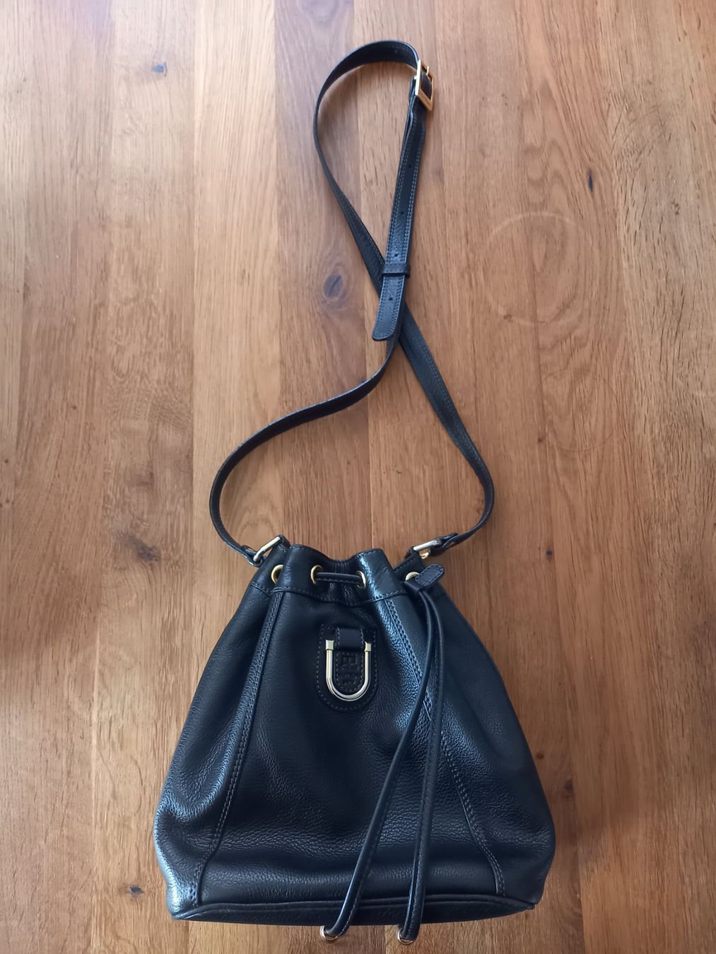 Borse da donna: Wunderschöne courreges paris Leder-Beutelumhängetasche – Usato da Seewis-Schmitten venduto da Ahaexli 3