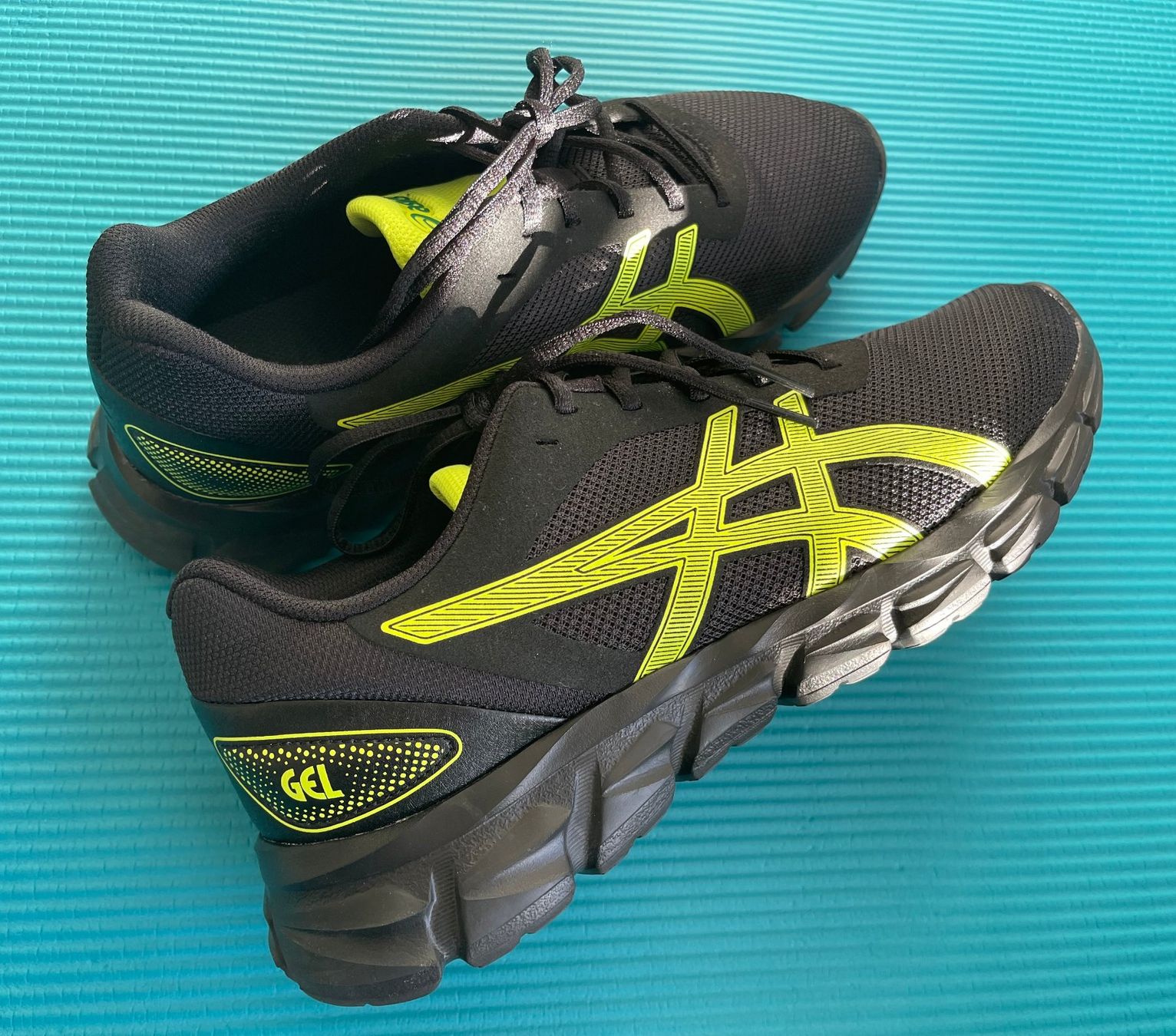 Asics Chaussures hommes: asics - Gr. 42.5 – D'occasion à Bazenheid par nervik