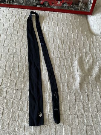 Krawatte Maserati dunkelblau mit Logo neu