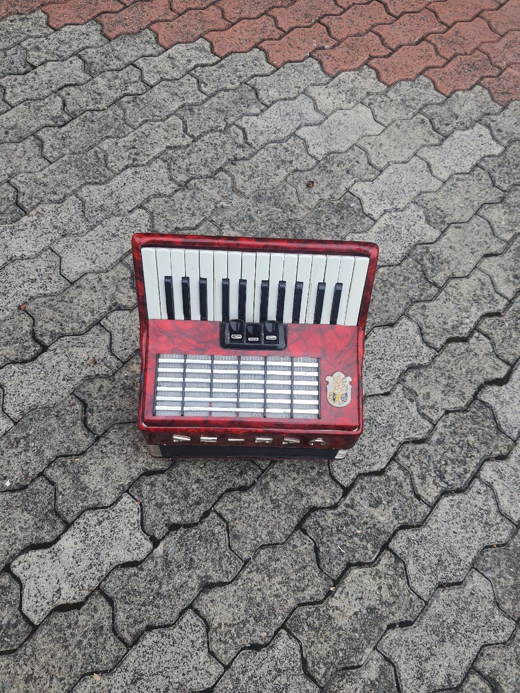 Strumenti musicali: accordéon à piano  – Usato da Pont-de-la-Morge venduto da Mirabelle0 5