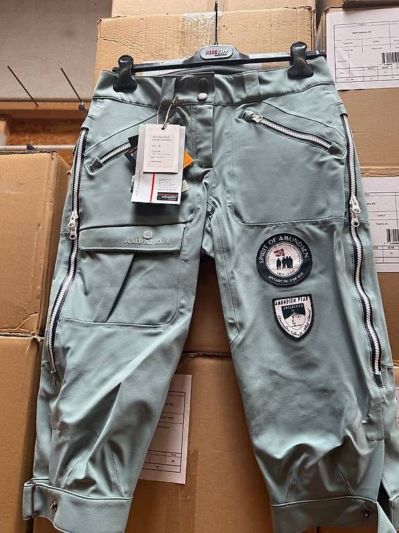 Pantaloni: Amundsen Peak Knickers Damen  Neu  Gr. M – Usato da Sursee venduto da pilatus.sport