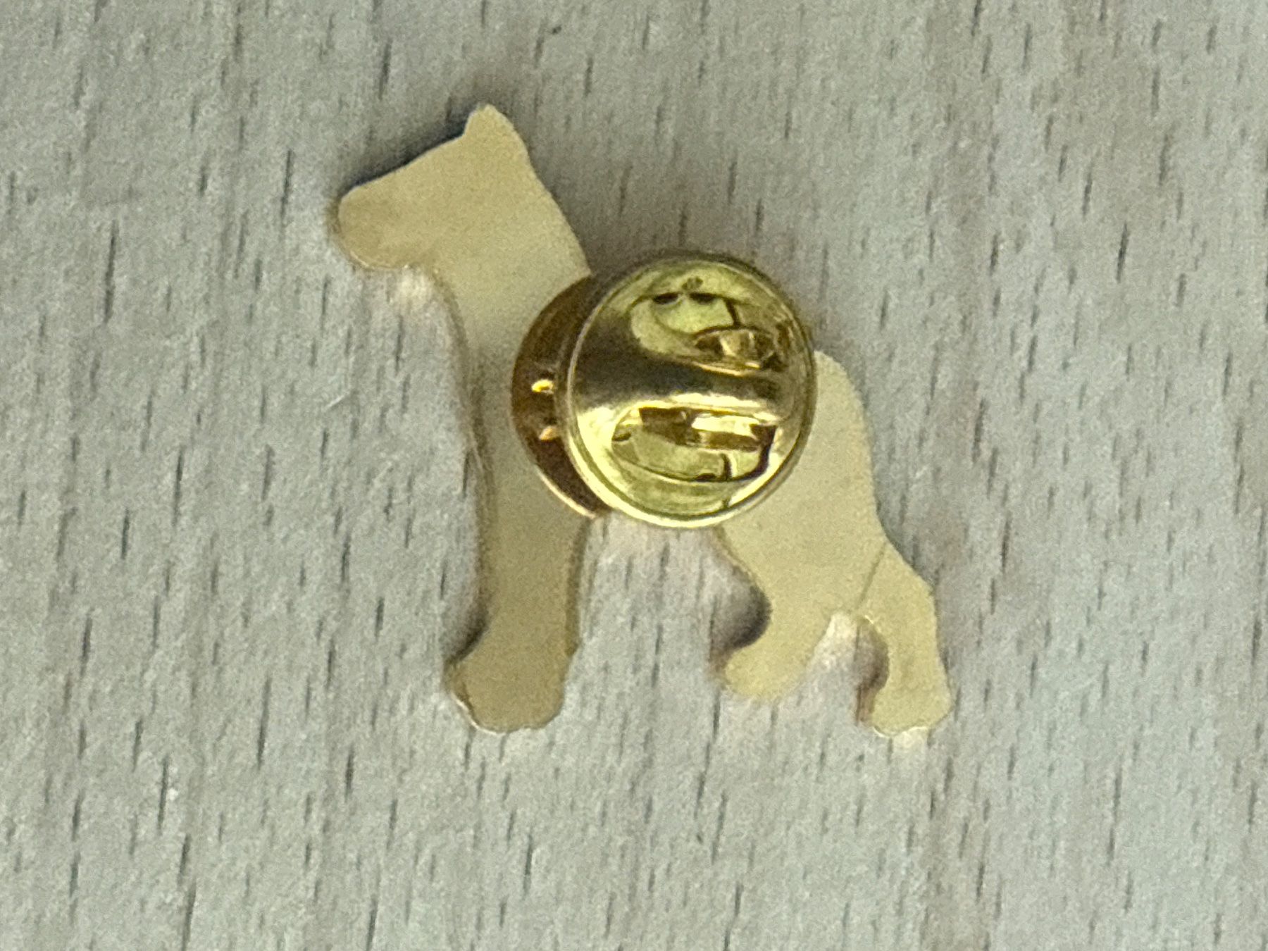 Plaketten & Abzeichen: Pin Hund – Gebraucht aus Glattbrugg von Schweigmatt 1