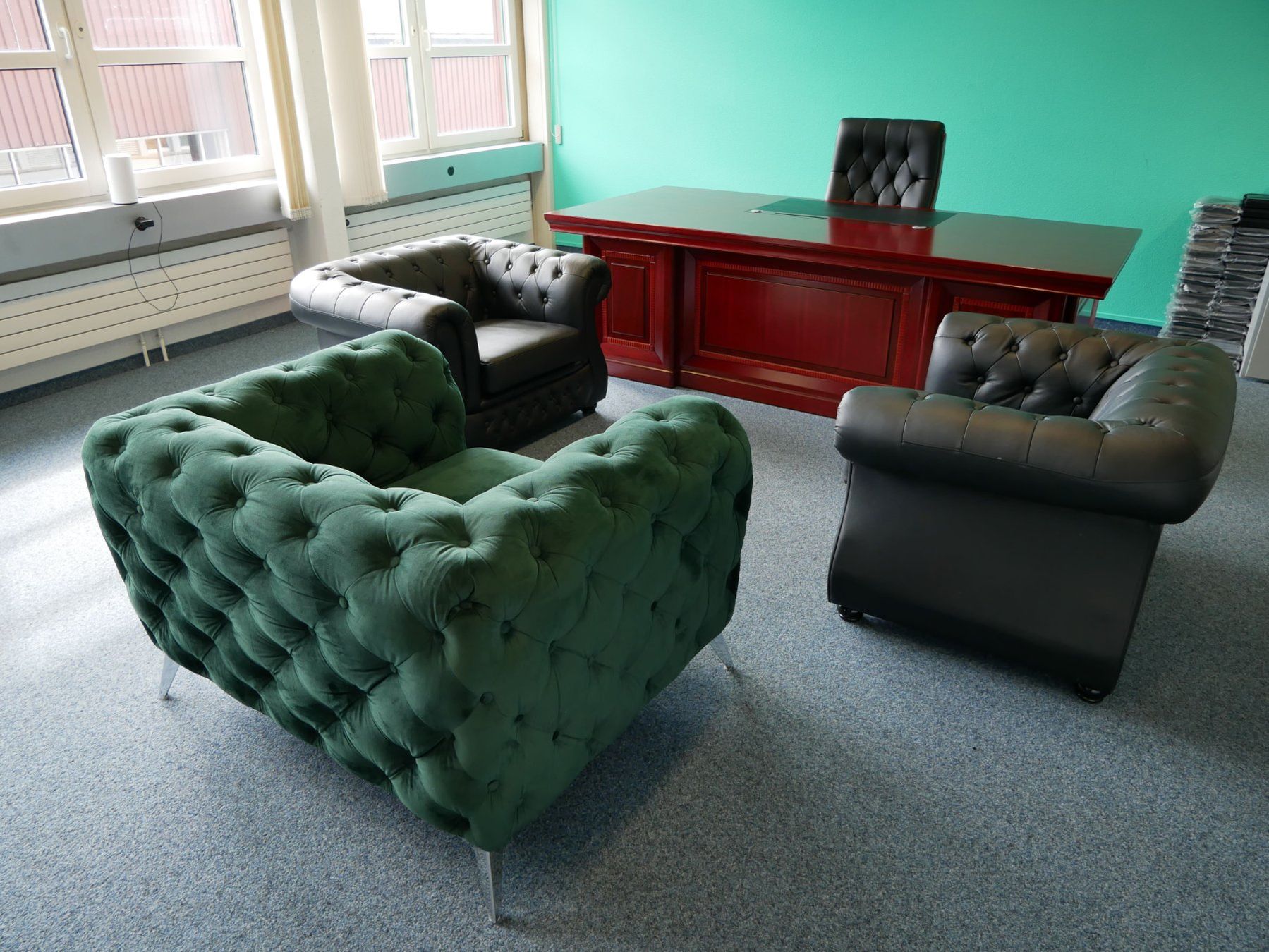 Poltrone: Grüner Chesterfield-/Samt-Sessel – Usato da Wetzikon ZH venduto da ECN-GmbH 1
