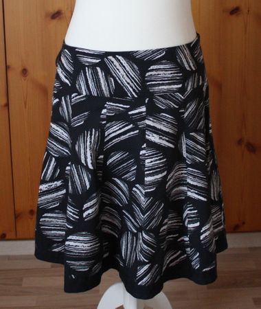 Jupe Rock YESSICA schwarz-weiss  Gr. 44