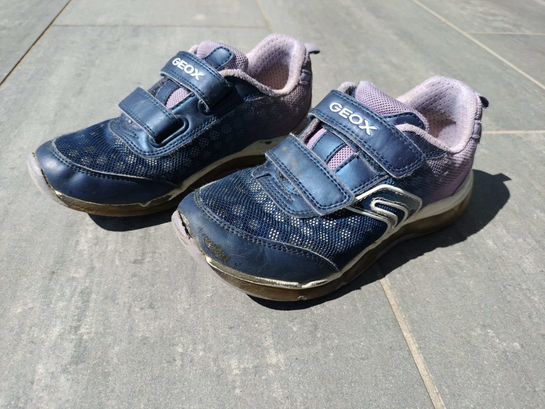 Geox Schuhe für Jungen: Geox LED-Turnschuhe Grösse EU 31 – Gebraucht aus Neftenbach von TheKringel
