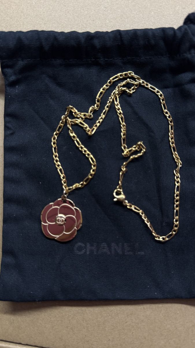 Catenine: Chanel Flower Pendant Necklace 50cm – Nuovo (secondo la descrizione) da Chur venduto da Madeys