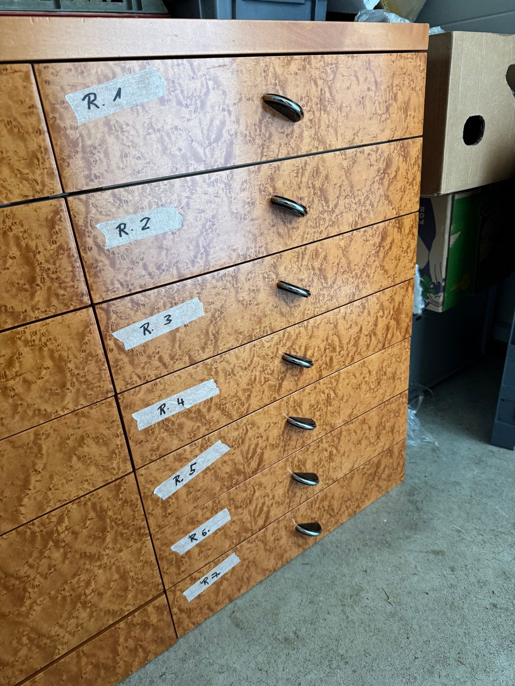 Schränke: Schmuck Bijouterie Möbel – Gebraucht aus Schönenwerd von Comtoise 2