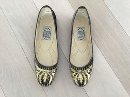 Emma Hope‘s Damen Ballerinas grauer Samt mit Stickerei
