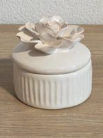 Romantische Keramikdose mit Rose – Schmuckdose Weiss