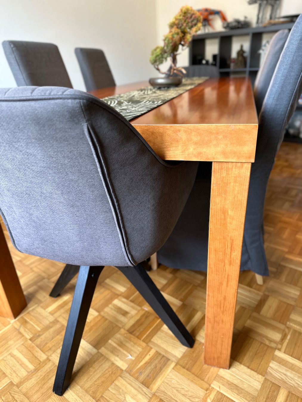 Interio Set de table et chaises: Premium Solid Cherry Wood Dining Table Set | 6–8 Seater – D'occasion à Zürich par Curated.Chapters 6