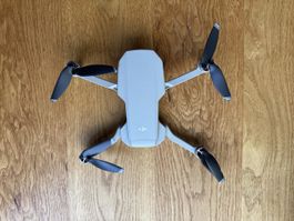 Drohne DJI Mavic Mini Fly More Combo mit Zubehör guter Zusta