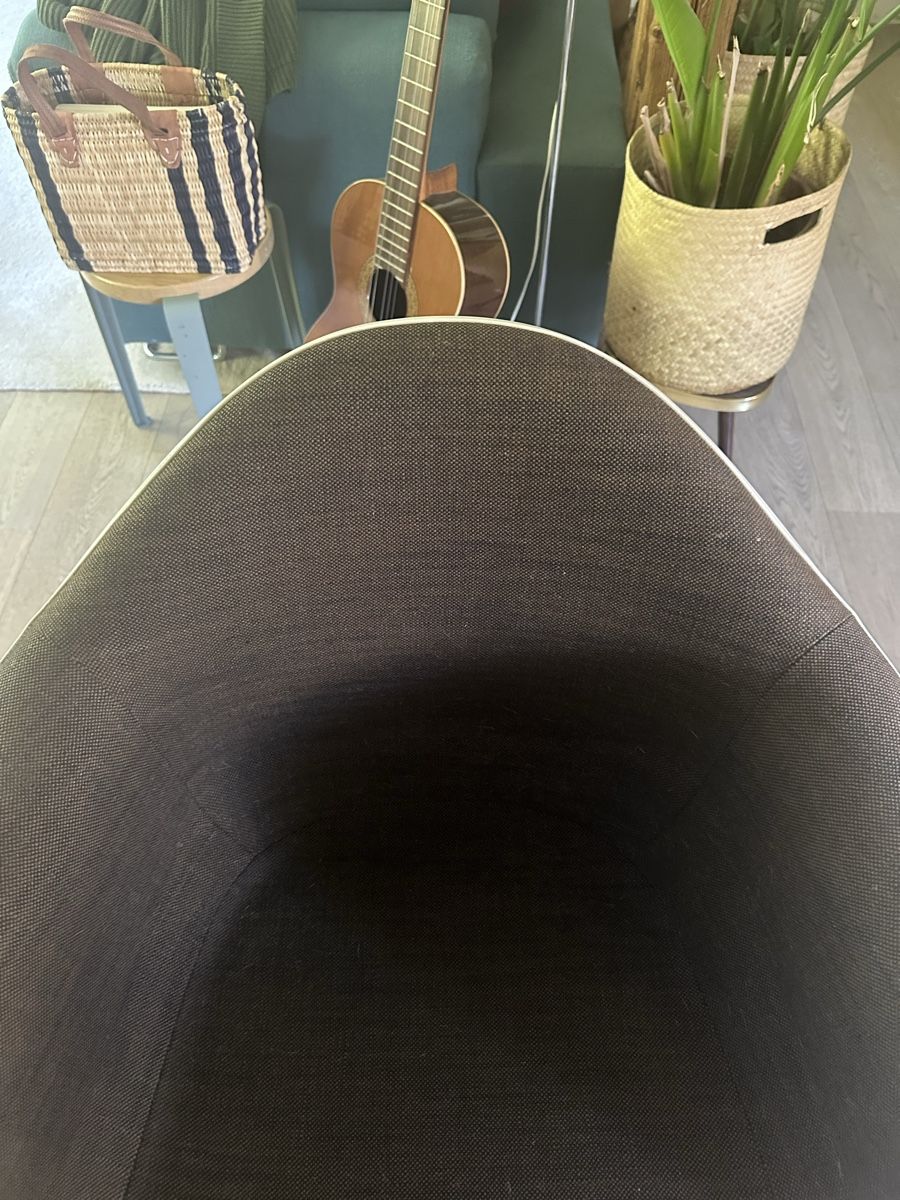 Eames Poltrone: Vitra Eames Armchair in Dark Brown & Cream – Usato da Langnau am Albis venduto da KatG 3